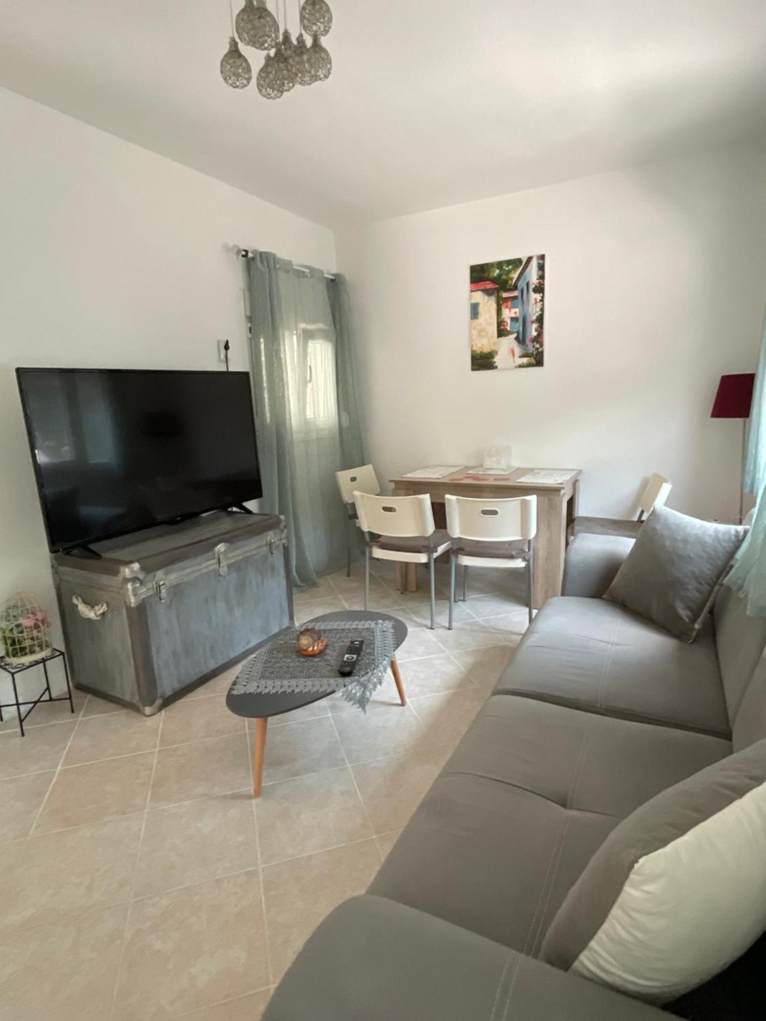 Comfy Myrvalis Apartment อาเยีย ตรีอาส ภายนอก รูปภาพ